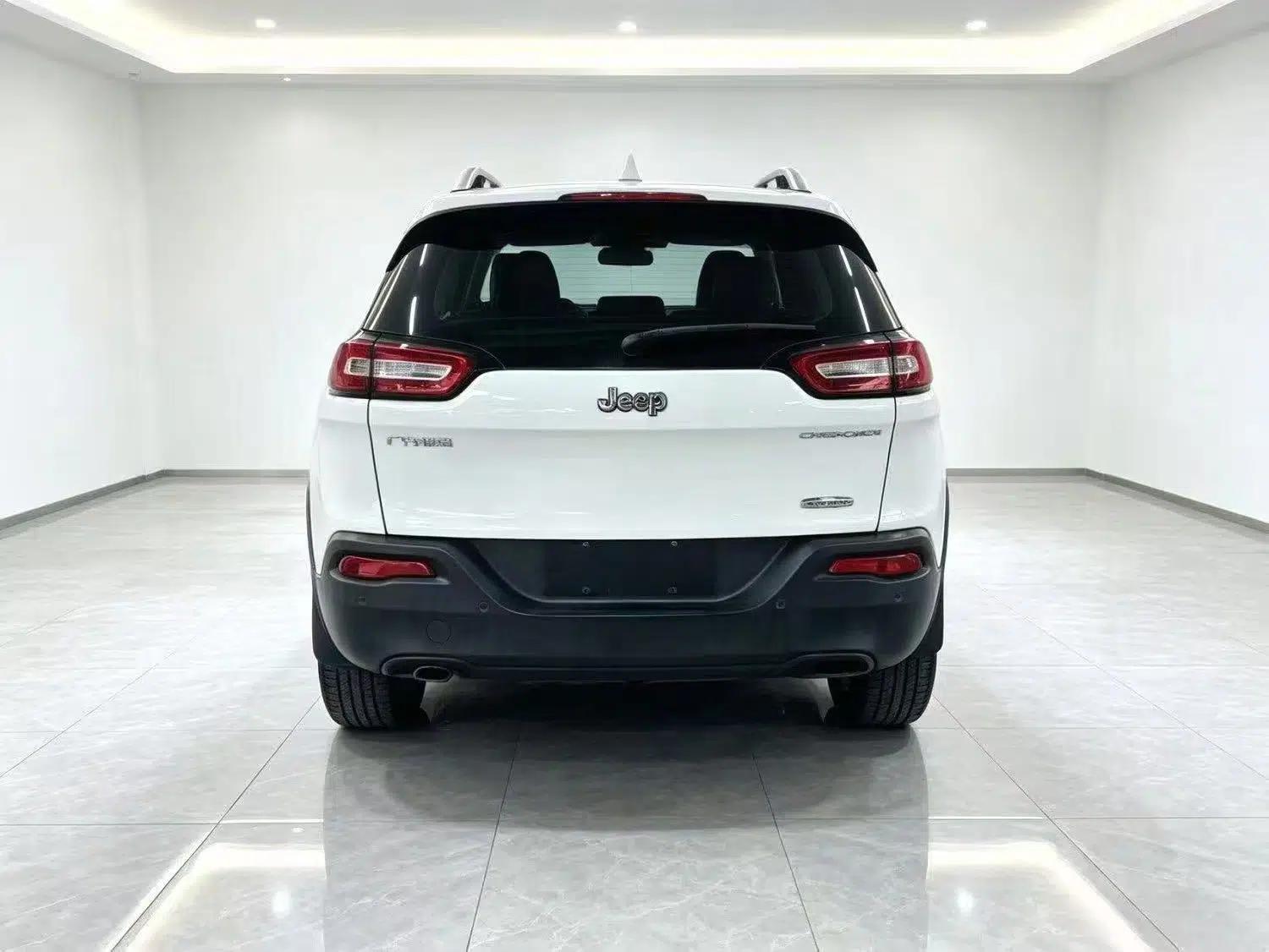 Jeep Cherokee 2016 2.0L Leading Edition — миниатюра 5