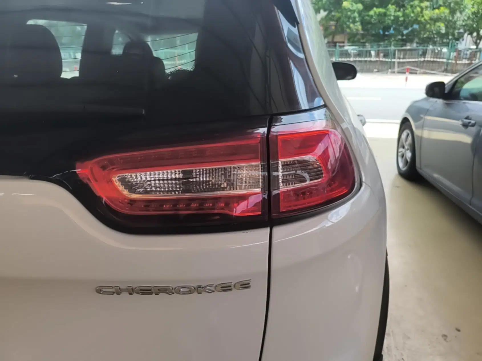 Jeep Cherokee 2016 2.0L Leading Edition — миниатюра 9