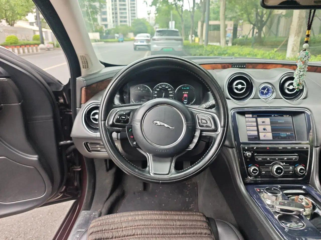 Jaguar XJ 2012 XJL 3.0 Panoramic Business Edition — миниатюра 10