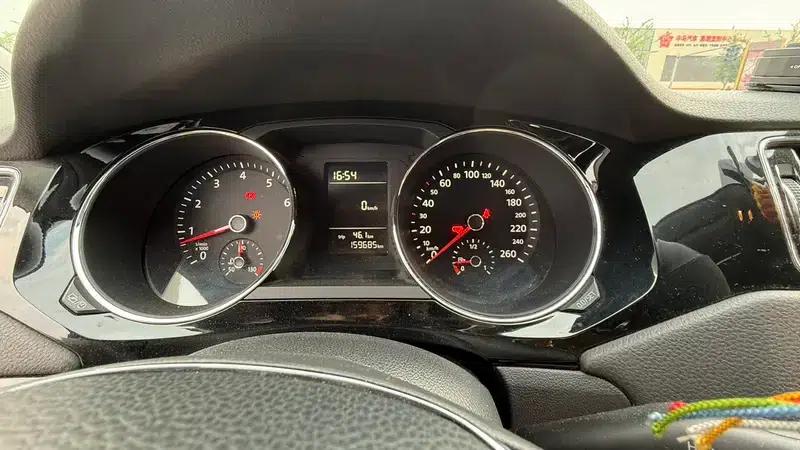 2017 Volkswagen Sagitar 230TSI Manual Comfort Edition — миниатюра 14