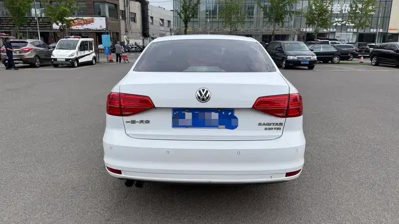 2017 Volkswagen Sagitar 230TSI Manual Comfort Edition — миниатюра 5
