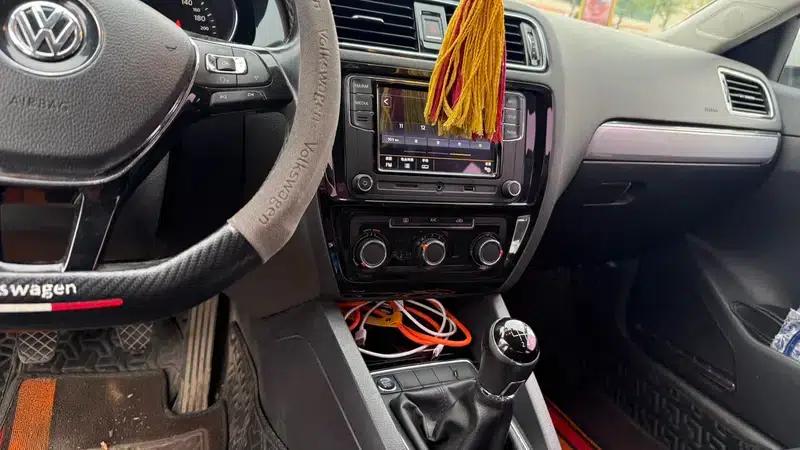 2017 Volkswagen Sagitar 230TSI Manual Comfort Edition — миниатюра 8