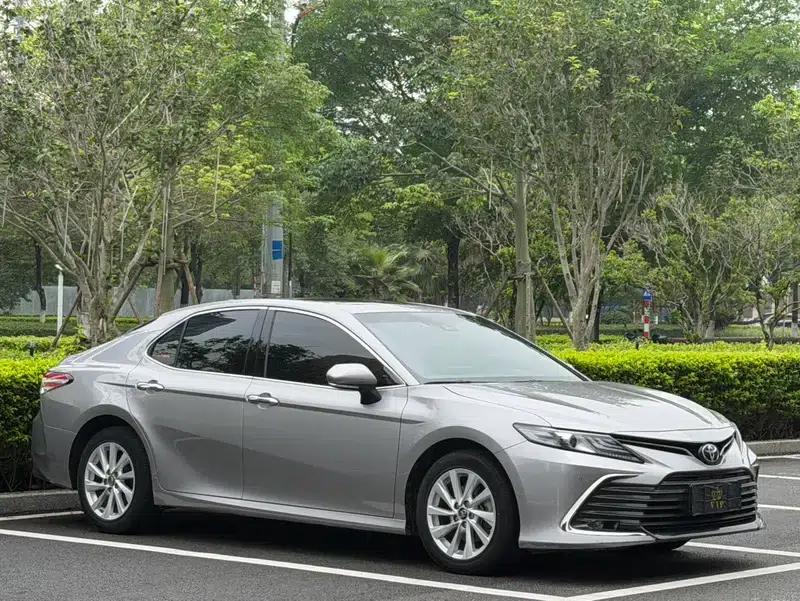2021 Camry 2.0G Luxury Edition — миниатюра 3
