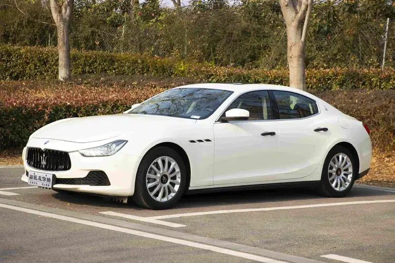 2017 Ghibli 3.0T Standard Edition — миниатюра 1
