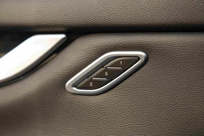 2017 Ghibli 3.0T Standard Edition — миниатюра 13