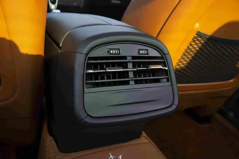 2017 Ghibli 3.0T Standard Edition — миниатюра 17