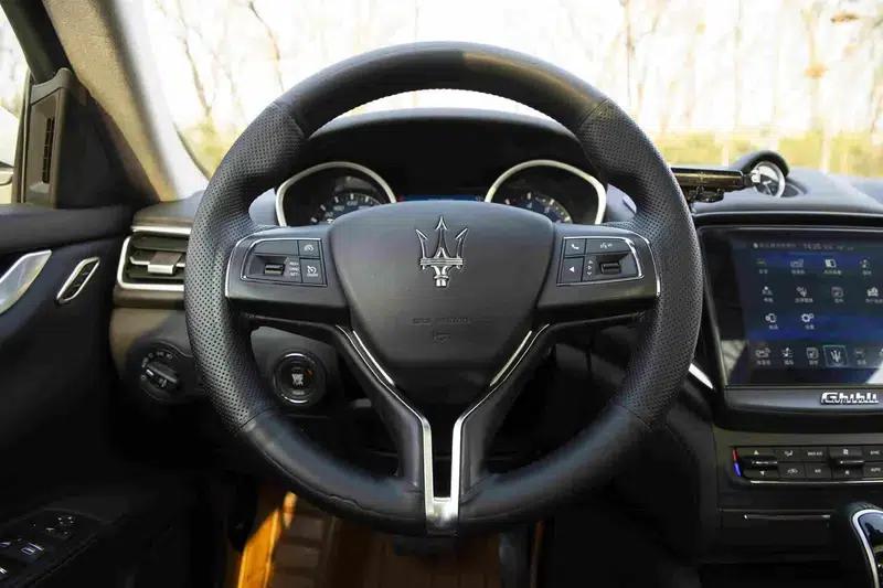 2017 Ghibli 3.0T Standard Edition — миниатюра 20