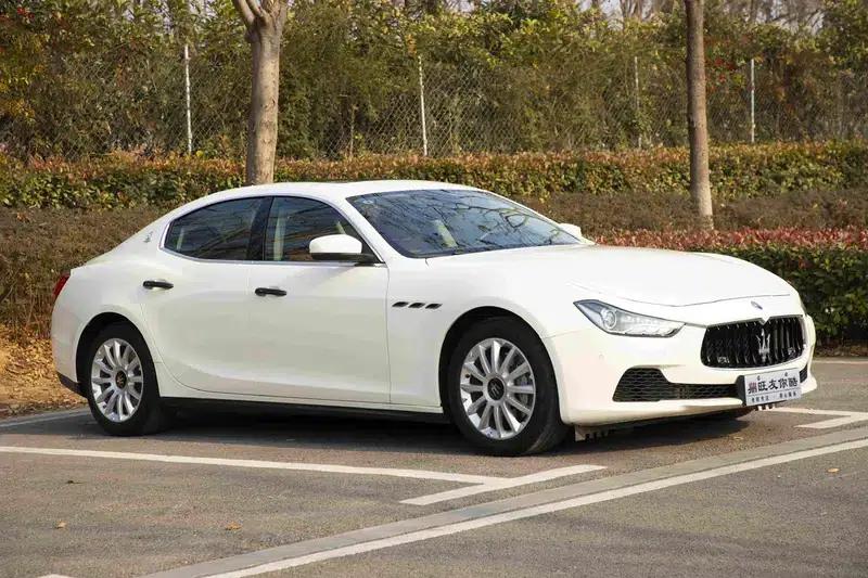 2017 Ghibli 3.0T Standard Edition — миниатюра 3