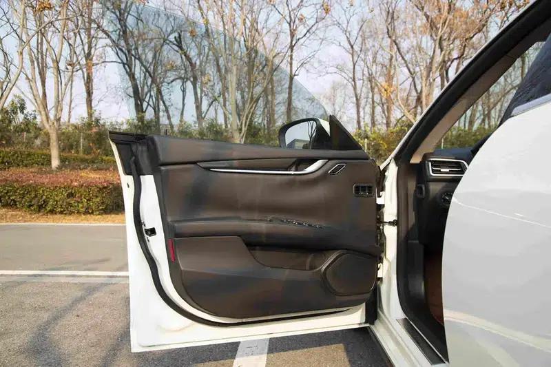 2017 Ghibli 3.0T Standard Edition — миниатюра 28