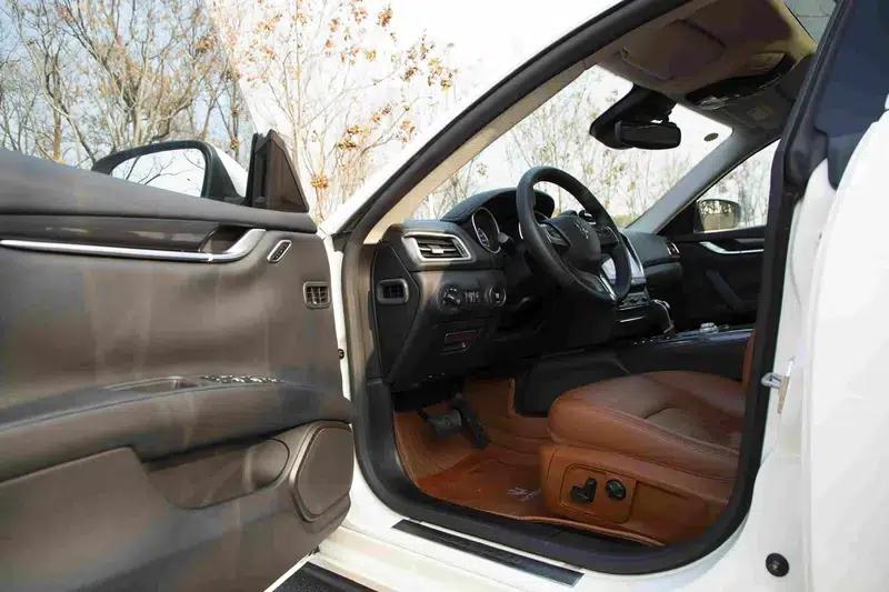 2017 Ghibli 3.0T Standard Edition — миниатюра 30