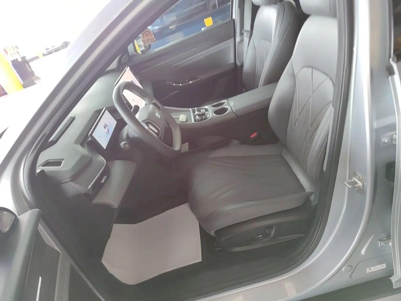 Geely Galaxy L6 2025 EM-i 140km Starship Edition — миниатюра 17