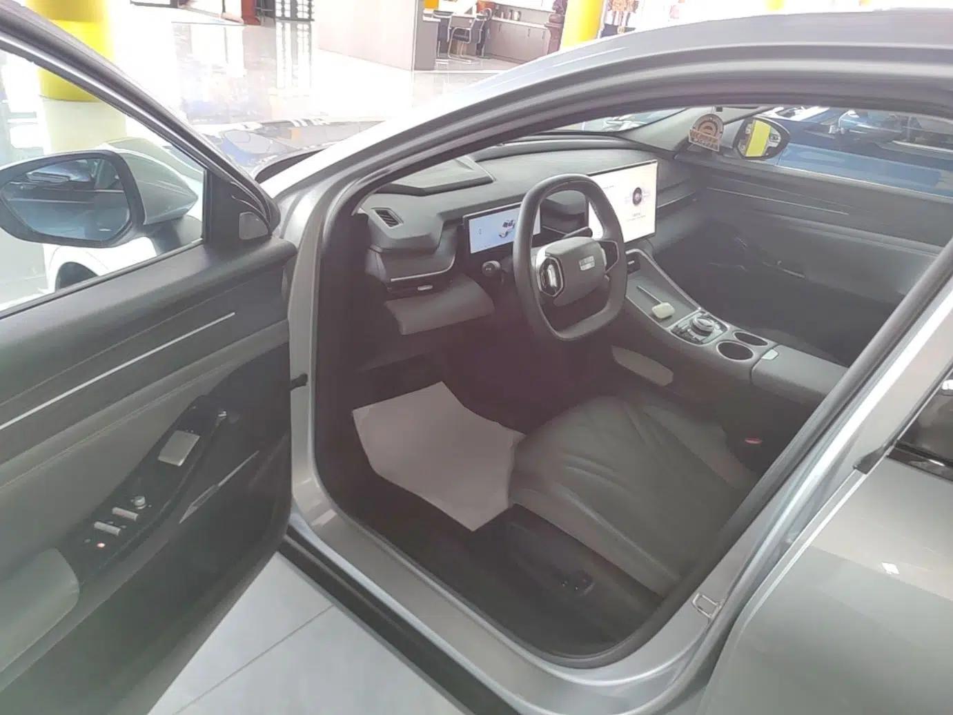 Geely Galaxy L6 2025 EM-i 140km Starship Edition — миниатюра 18