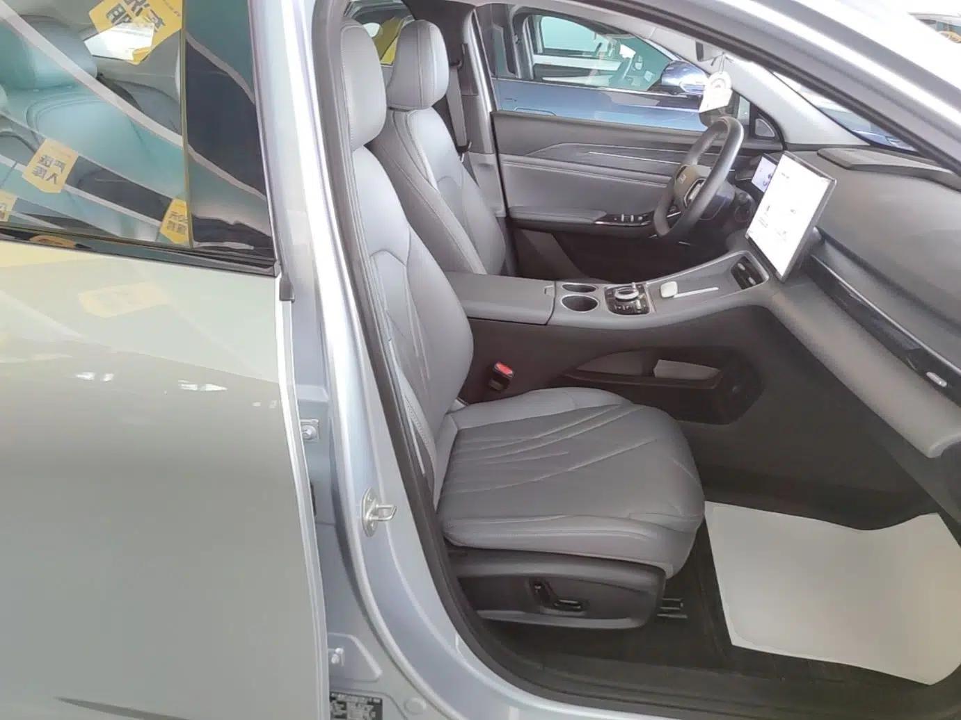 Geely Galaxy L6 2025 EM-i 140km Starship Edition — миниатюра 19