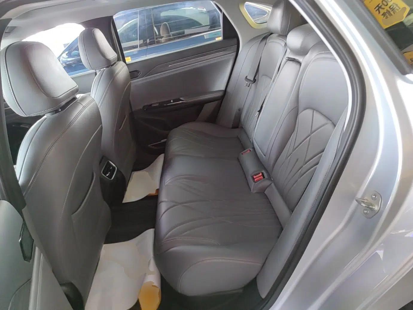 Geely Galaxy L6 2025 EM-i 140km Starship Edition — миниатюра 20