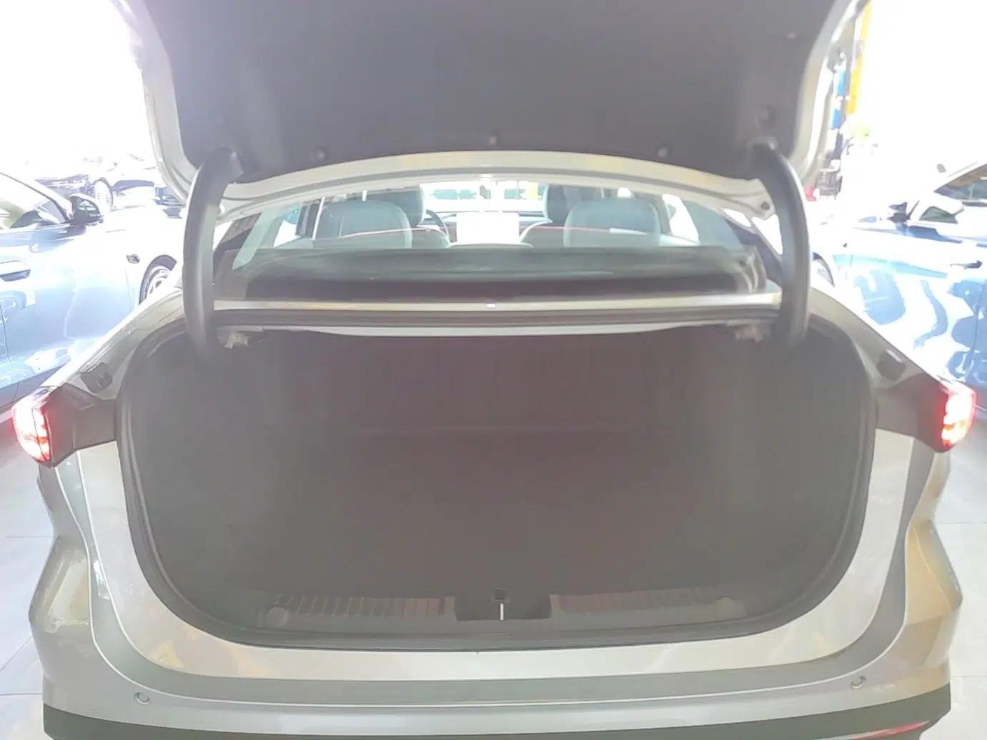 Geely Galaxy L6 2025 EM-i 140km Starship Edition — миниатюра 22
