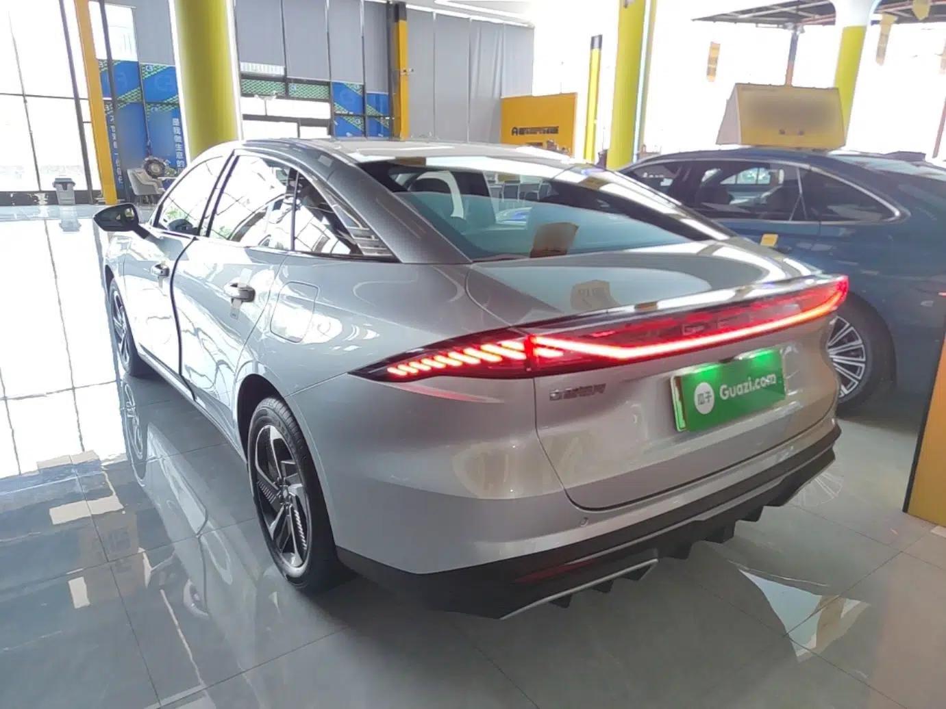 Geely Galaxy L6 2025 EM-i 140km Starship Edition — миниатюра 4