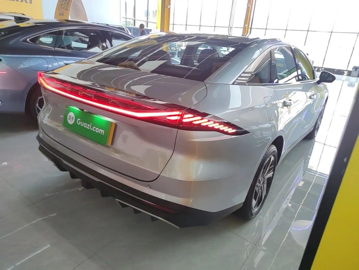 Geely Galaxy L6 2025 EM-i 140km Starship Edition — миниатюра 6
