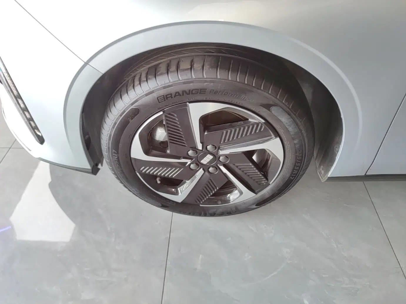 Geely Galaxy L6 2025 EM-i 140km Starship Edition — миниатюра 10