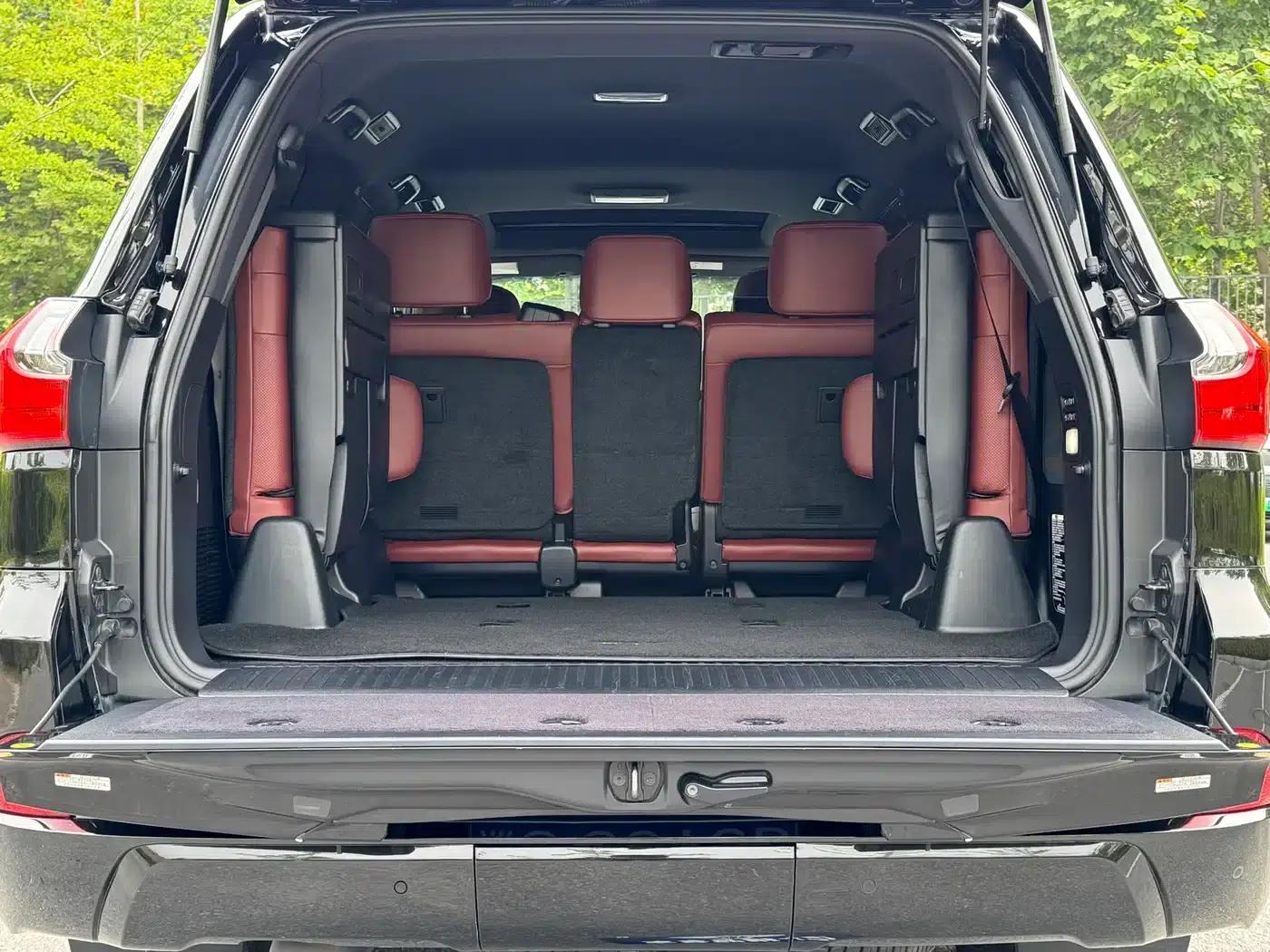 2017 Lexus LX 570 Premium Luxury Edition — миниатюра 17