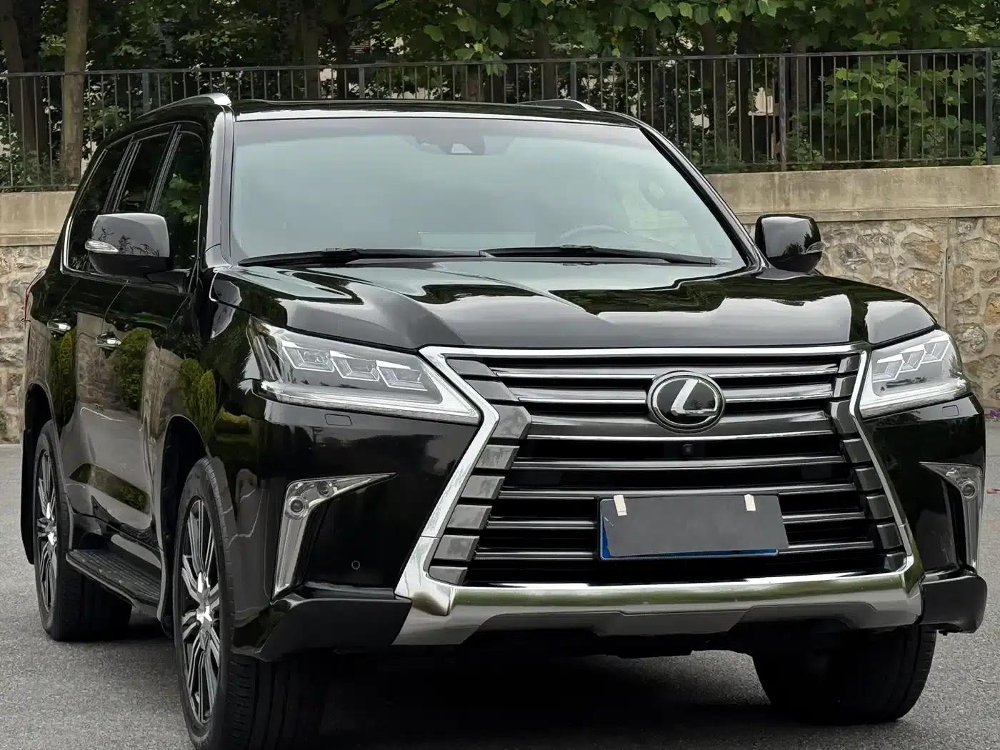 2017 Lexus LX 570 Premium Luxury Edition — миниатюра 3