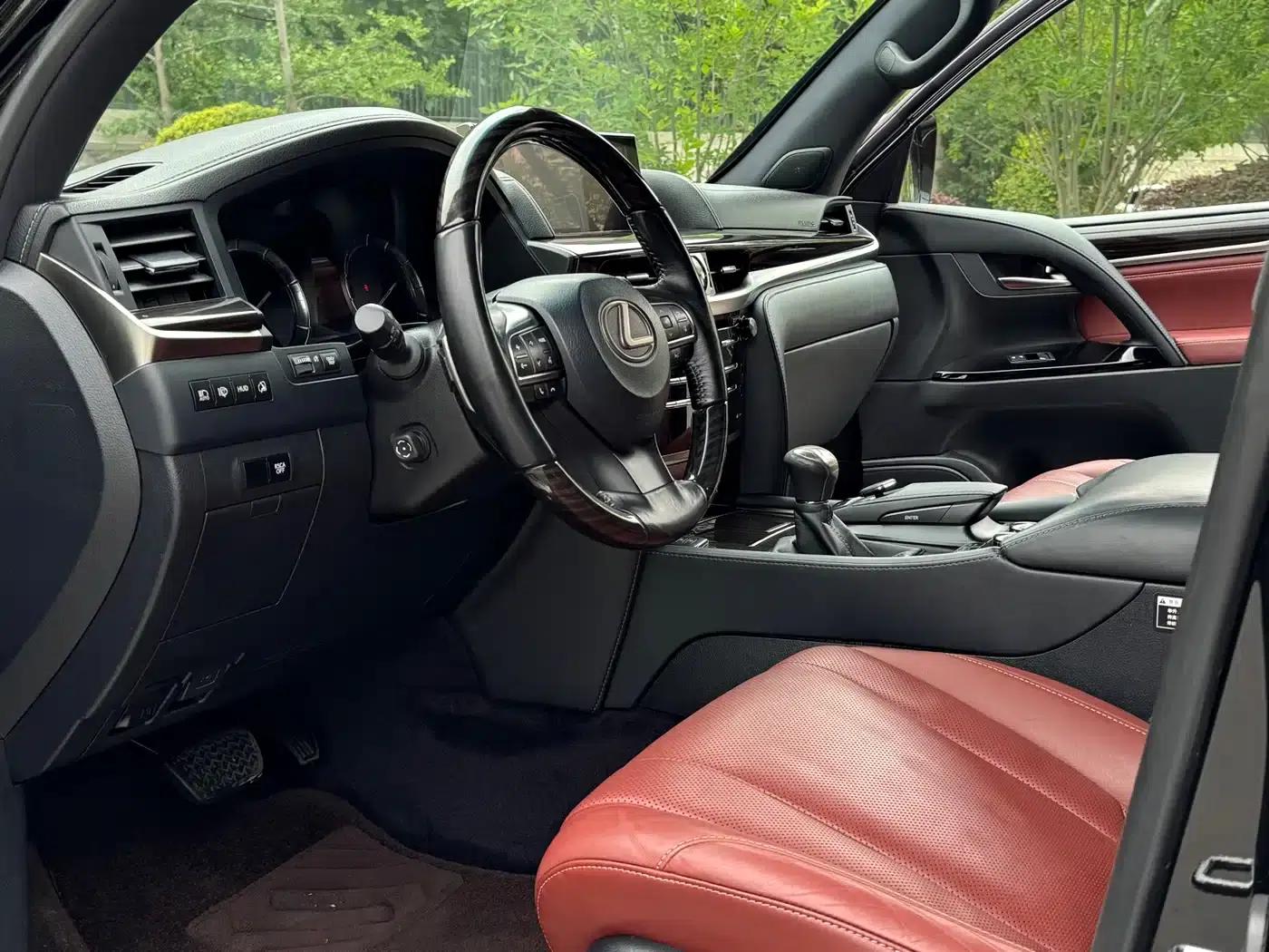 2017 Lexus LX 570 Premium Luxury Edition — миниатюра 7