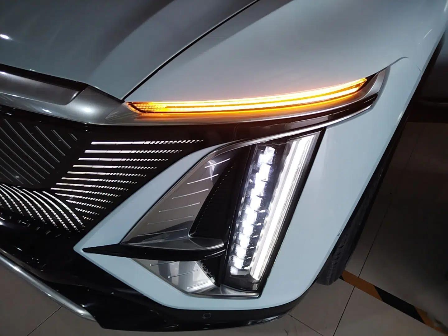 Cadillac LYRIQ 2022 Rear-Drive Long-Range Luxury Edition — миниатюра 8