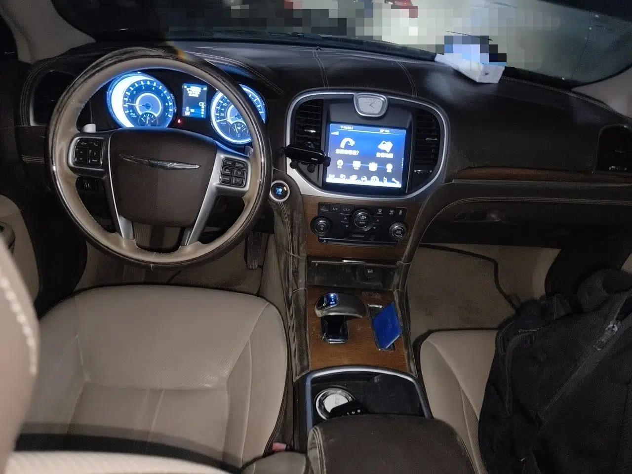 Chrysler 300C 2013 3.6L Prestige Edition — миниатюра 9