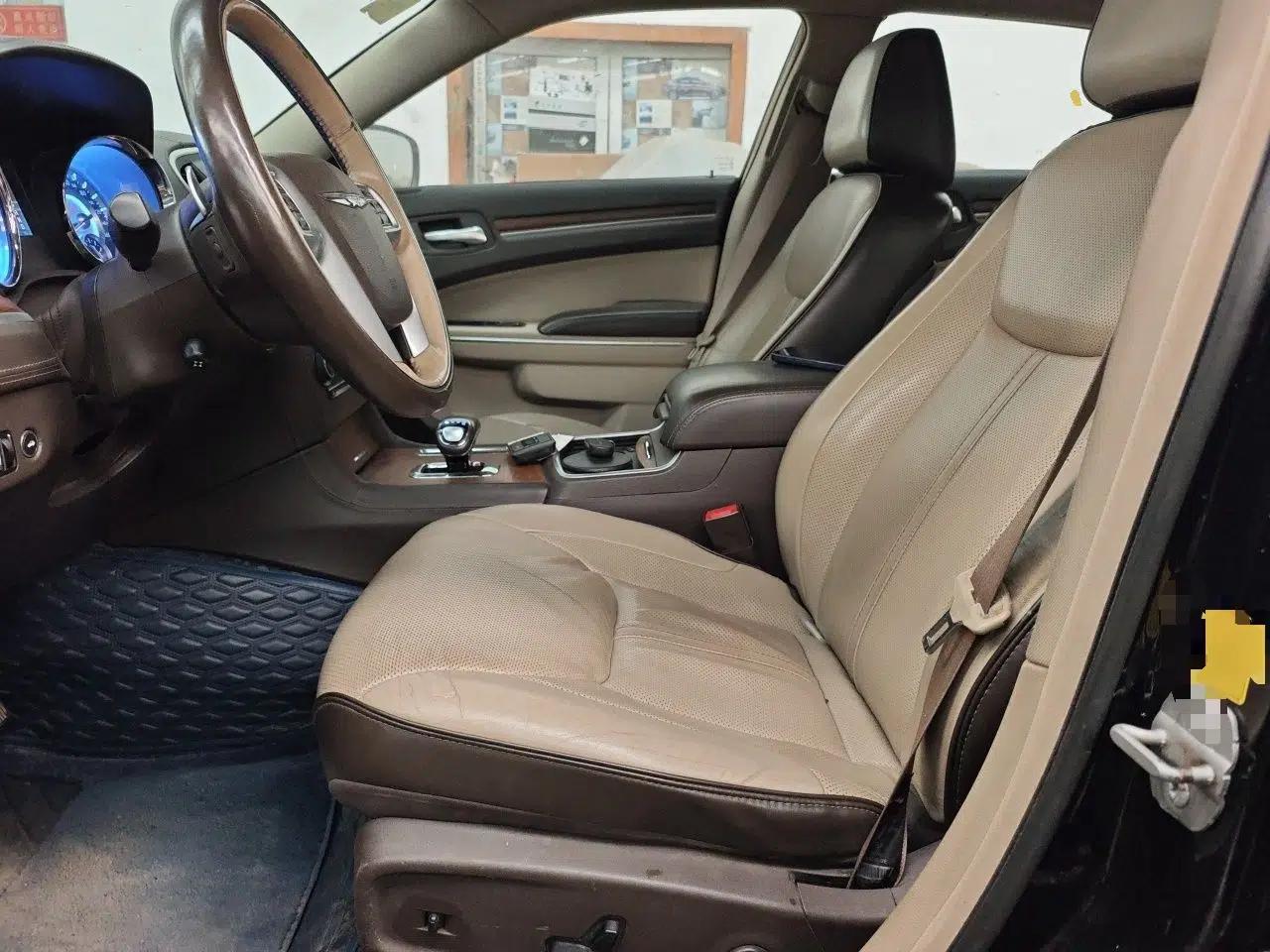 Chrysler 300C 2014 3.0L Excellence Edition — миниатюра 15