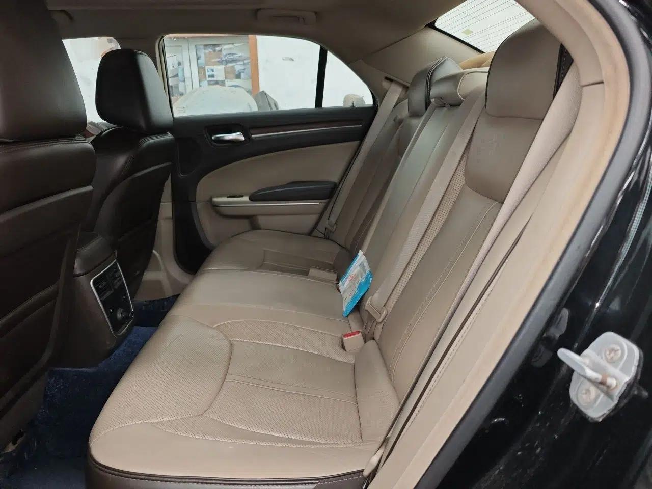 Chrysler 300C 2014 3.0L Excellence Edition — миниатюра 17