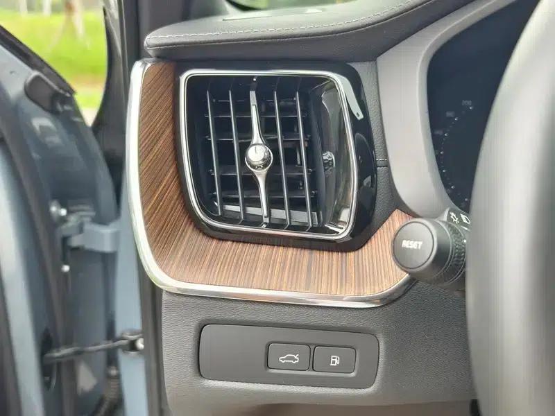 2023 Volvo XC60 PHEV T8 AWD Long Range Smart Luxury Edition — миниатюра 28