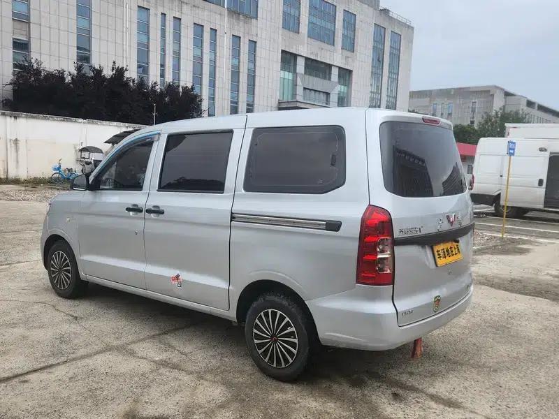 Wuling Hongguang V 2021 1.5L Manual Enjoy Edition — миниатюра 4