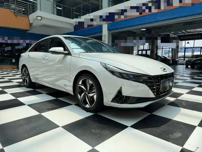 Hyundai Elantra 2021 1.5L CVT LUX Premium Edition — миниатюра 3