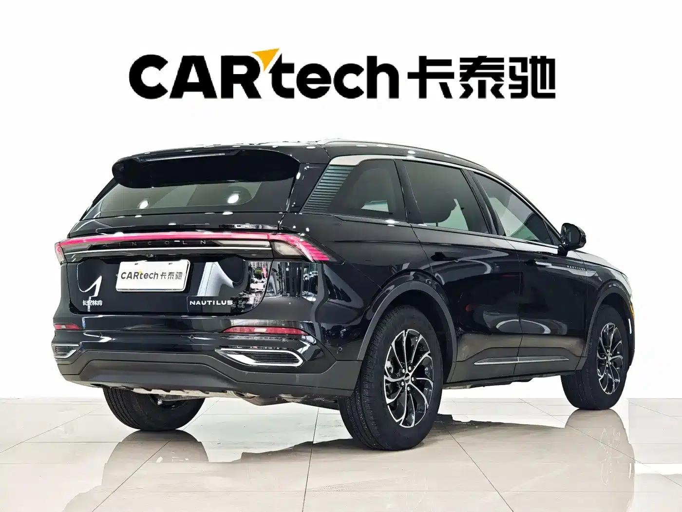 Navigator 2023 2.0T AWD Premium Edition — миниатюра 4