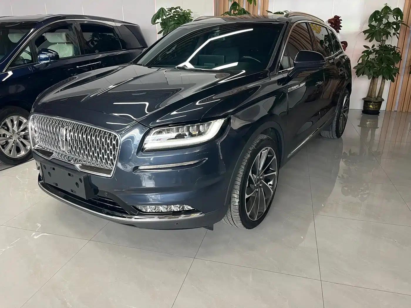Navigator 2021 2.7T AWD Premium Edition — миниатюра 1
