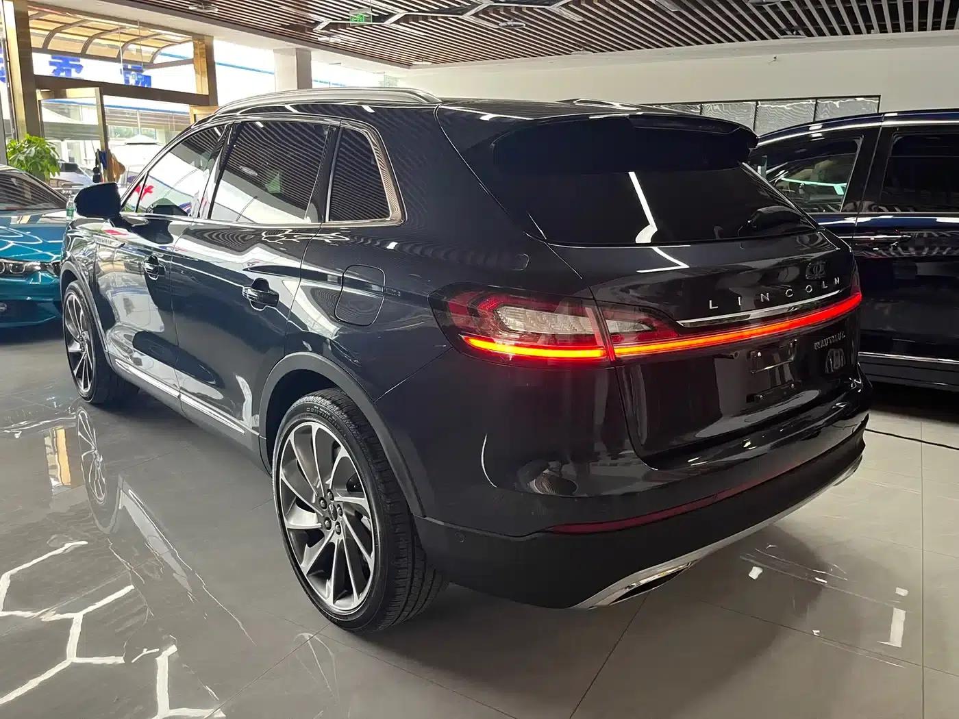 Navigator 2021 2.7T AWD Premium Edition — миниатюра 3