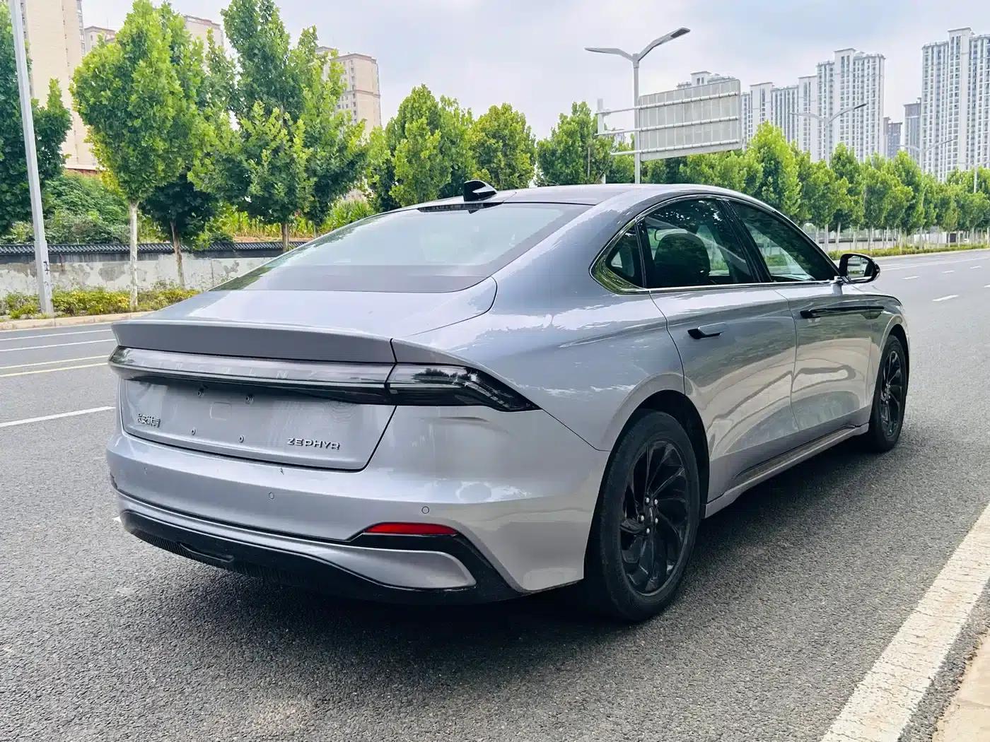Lincoln Z 2024 2.0T Two-Wheel Drive Premium Hybrid — миниатюра 9