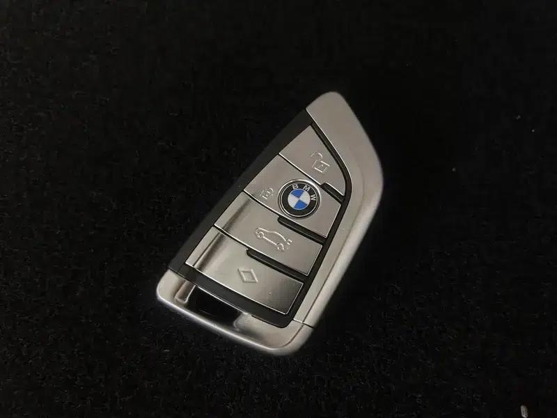 2019 BMW 5 Series 530Li Leading Edition M Sport Package — миниатюра 11