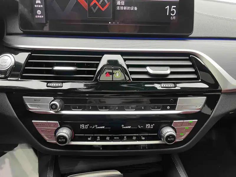 2021 BMW 5 Series 530Li Leading Edition M Sport Package — миниатюра 14