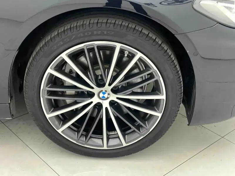 2021 BMW 5 Series 530Li Leading Edition M Sport Package — миниатюра 17