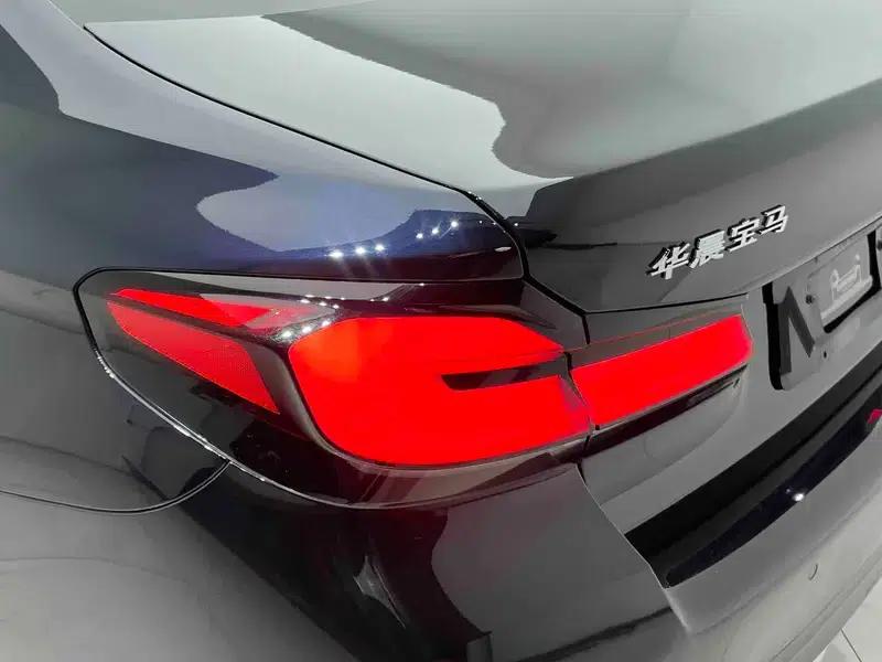 2021 BMW 5 Series 530Li Leading Edition M Sport Package — миниатюра 10