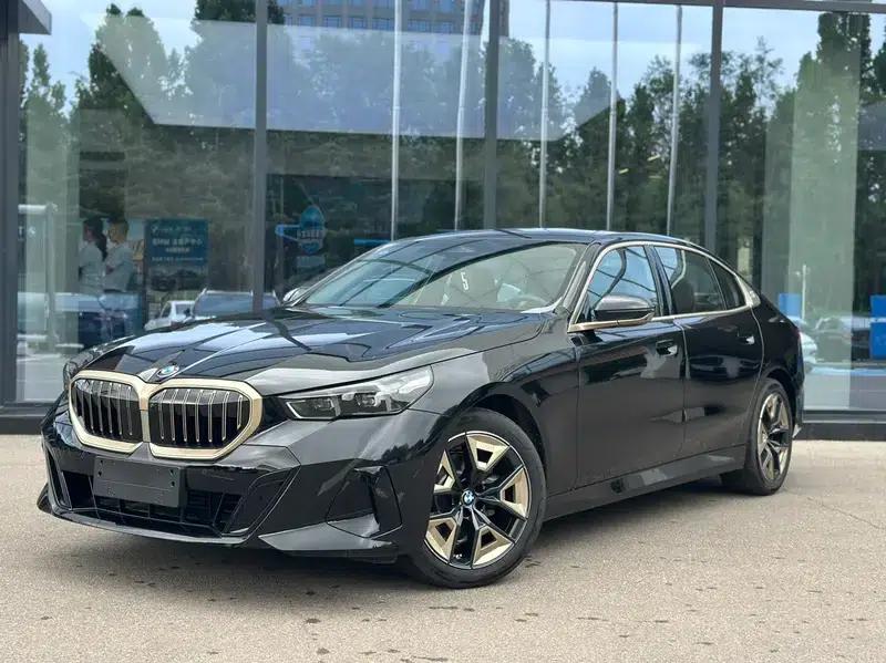 2026 BMW 5 Series 525Li M Sport Package — миниатюра 1