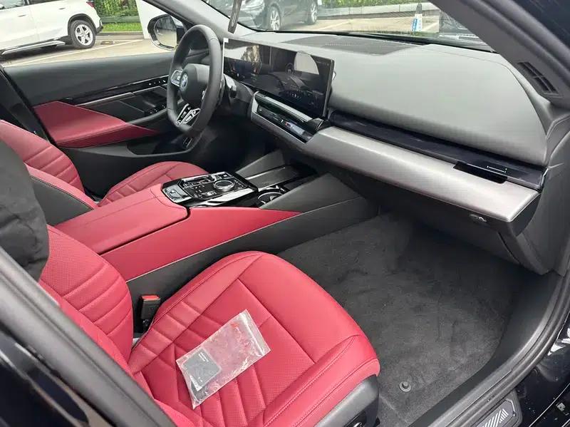 2026 BMW 5 Series 525Li M Sport Package — миниатюра 8