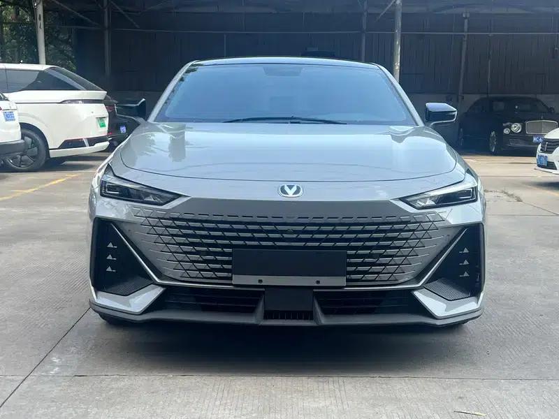 Changan UNI-V 2022 1.5T Premium Edition — миниатюра 2