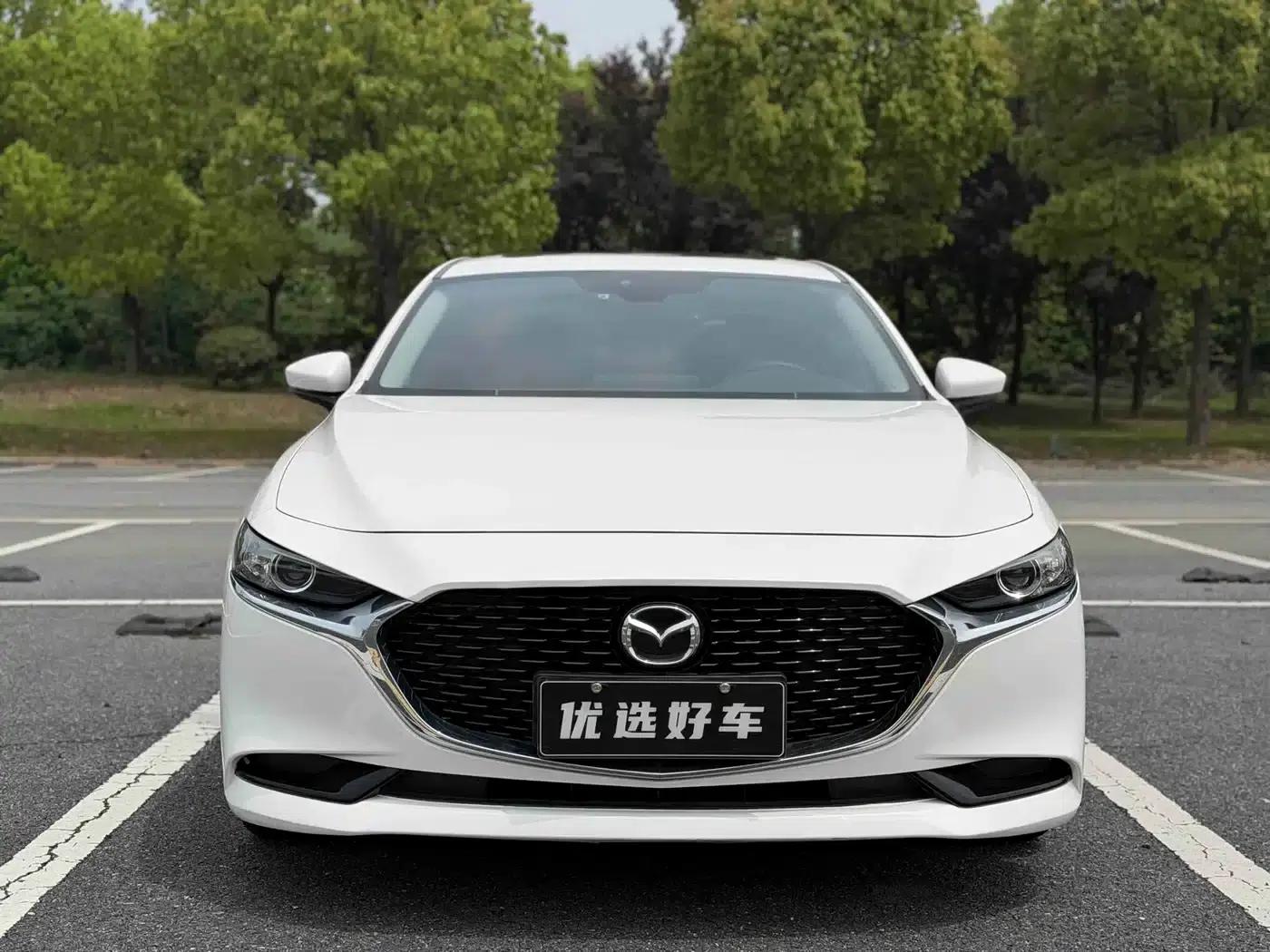 Mazda3 Axela 2020 2.0L Automatic Premium Edition — миниатюра 1