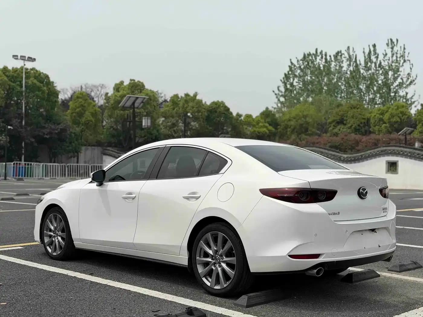 Mazda3 Axela 2020 2.0L Automatic Premium Edition — миниатюра 5