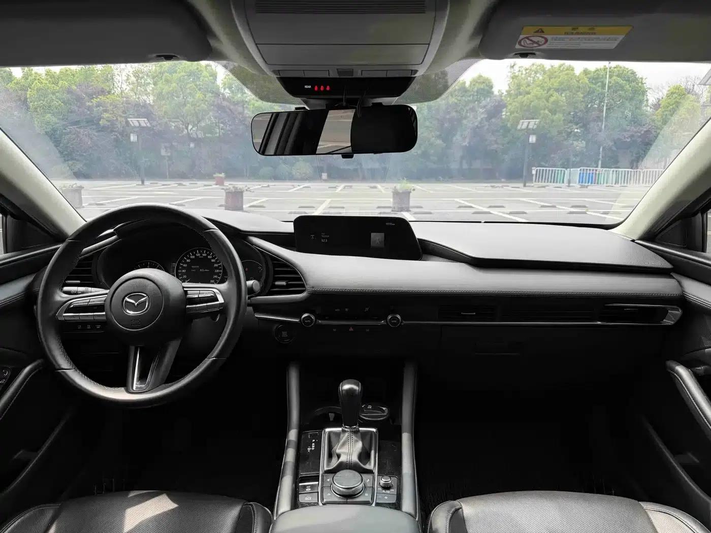 Mazda3 Axela 2020 2.0L Automatic Premium Edition — миниатюра 10