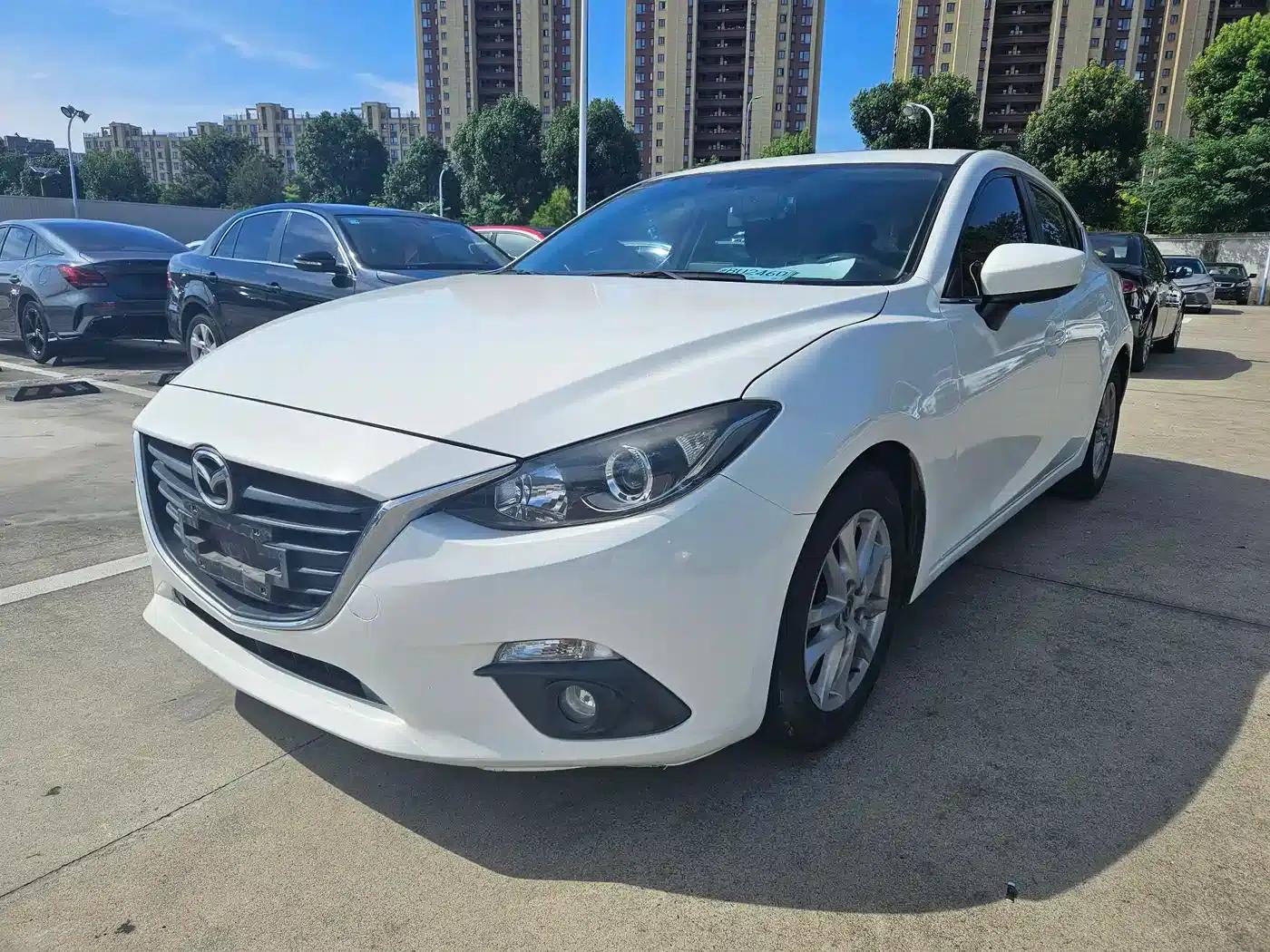 Mazda3 Axela 2016 Hatchback 1.5L Automatic Luxury — миниатюра 1