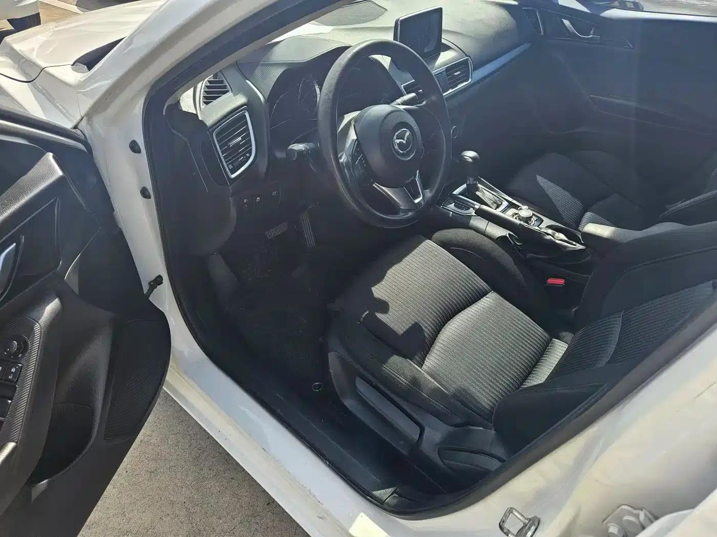 Mazda3 Axela 2016 Hatchback 1.5L Automatic Luxury — миниатюра 4