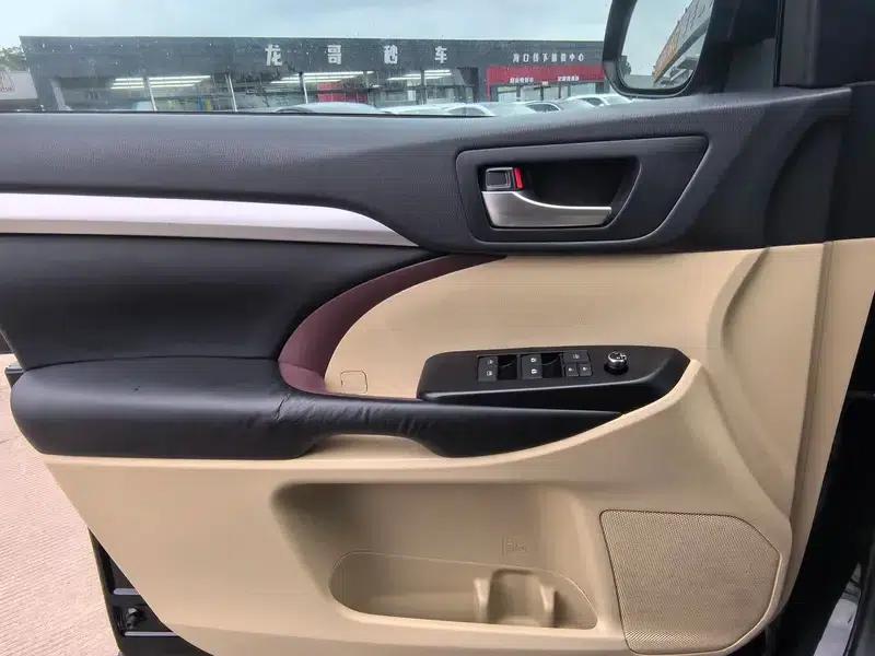 2017 Highlander 2.0T AWD Elite Edition 7-seater — миниатюра 10