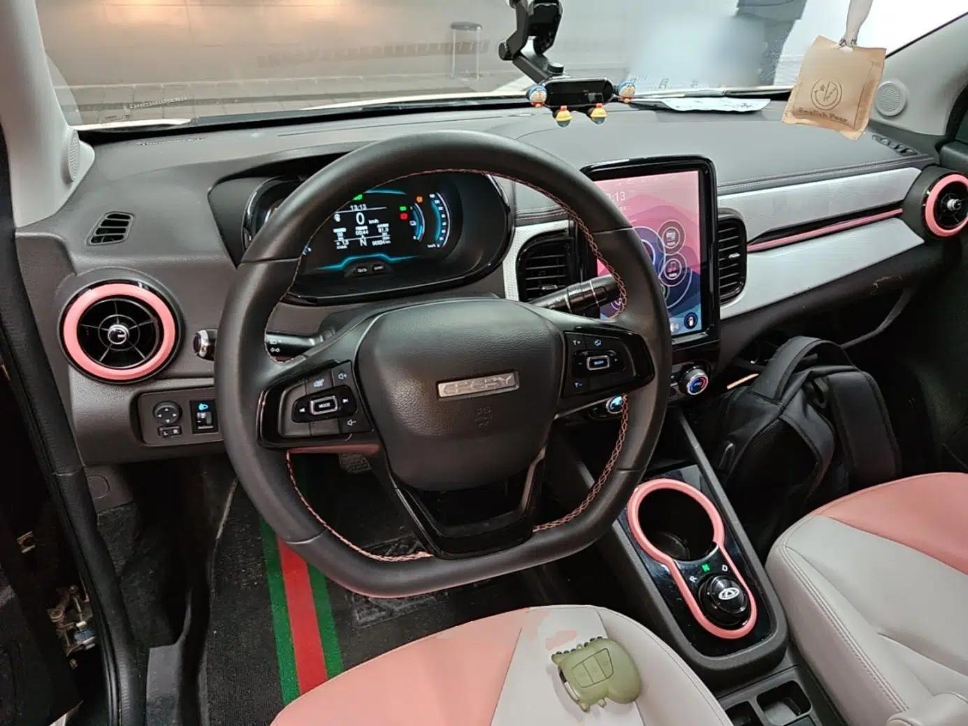 Chery QQ Little Ant 2022 Revised Version Sweet Pink Edition Half-Sugar Version Lithium Iron Phosphate 30.7 kWh 30 kW 301 km — миниатюра 13